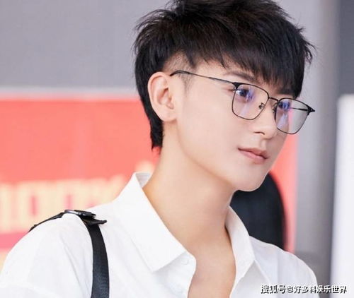 黄子韬徐艺洋孩子疑曝光，娱乐圈新晋父母引关注